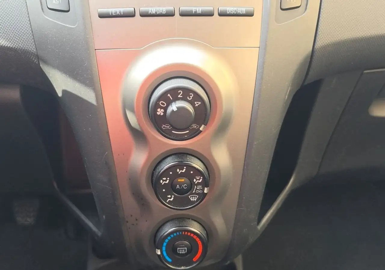 Toyota Yaris Yaris — photo 7