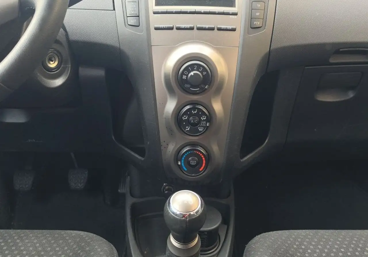 Toyota Yaris Yaris — photo 13