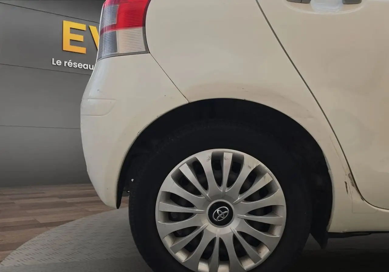 Toyota Yaris Yaris — photo 23