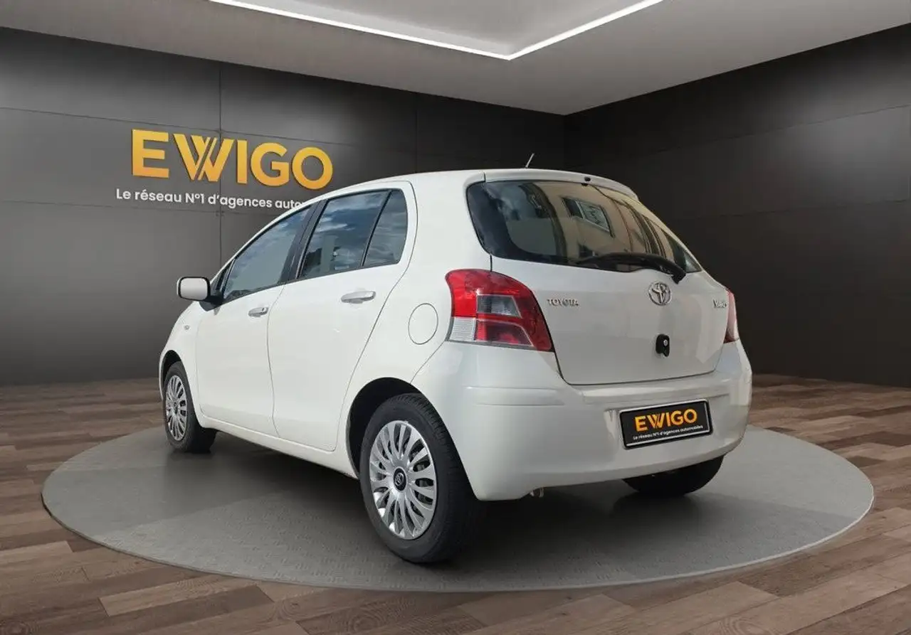 Toyota Yaris Yaris — photo 2