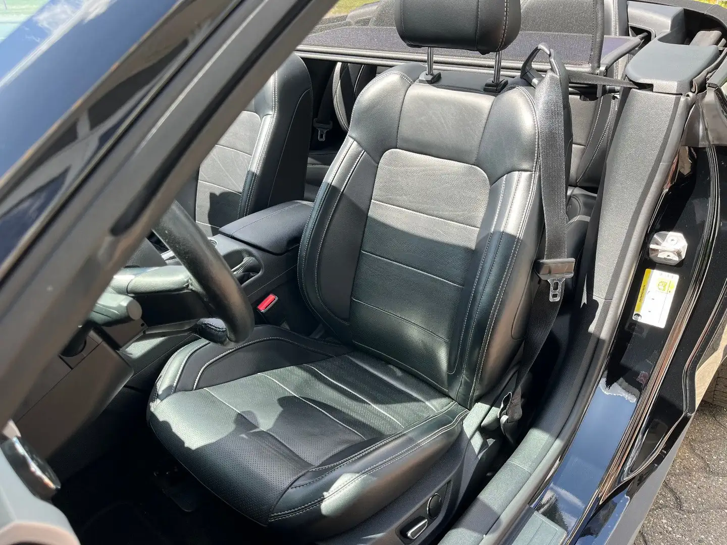 Ford Mustang GT Convertible Schalter super Pfelegezustand Schwarz - 2