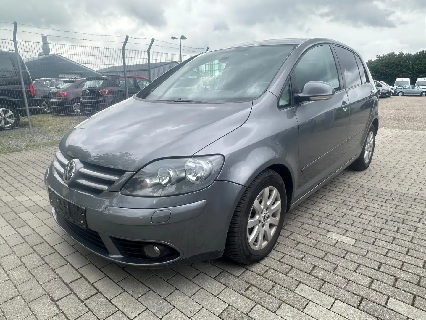 Volkswagen Golf Plus 2.0 TDI Comfortline DSG Navi Climatron Grau - 1