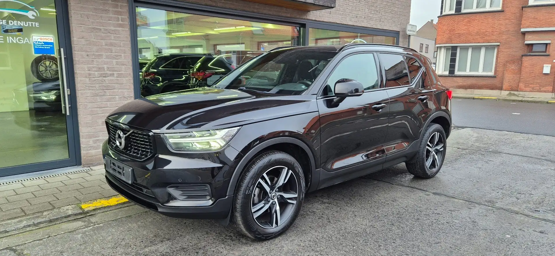 Volvo XC40 T3 R-Design Geartronic Negro - 1
