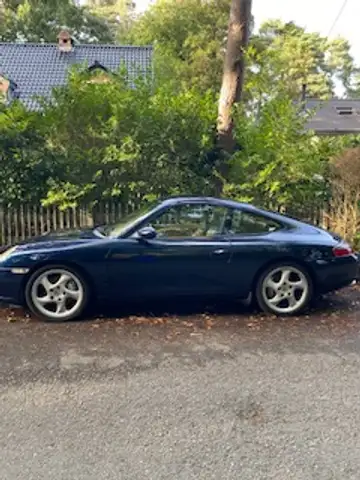 Porsche carrera 4