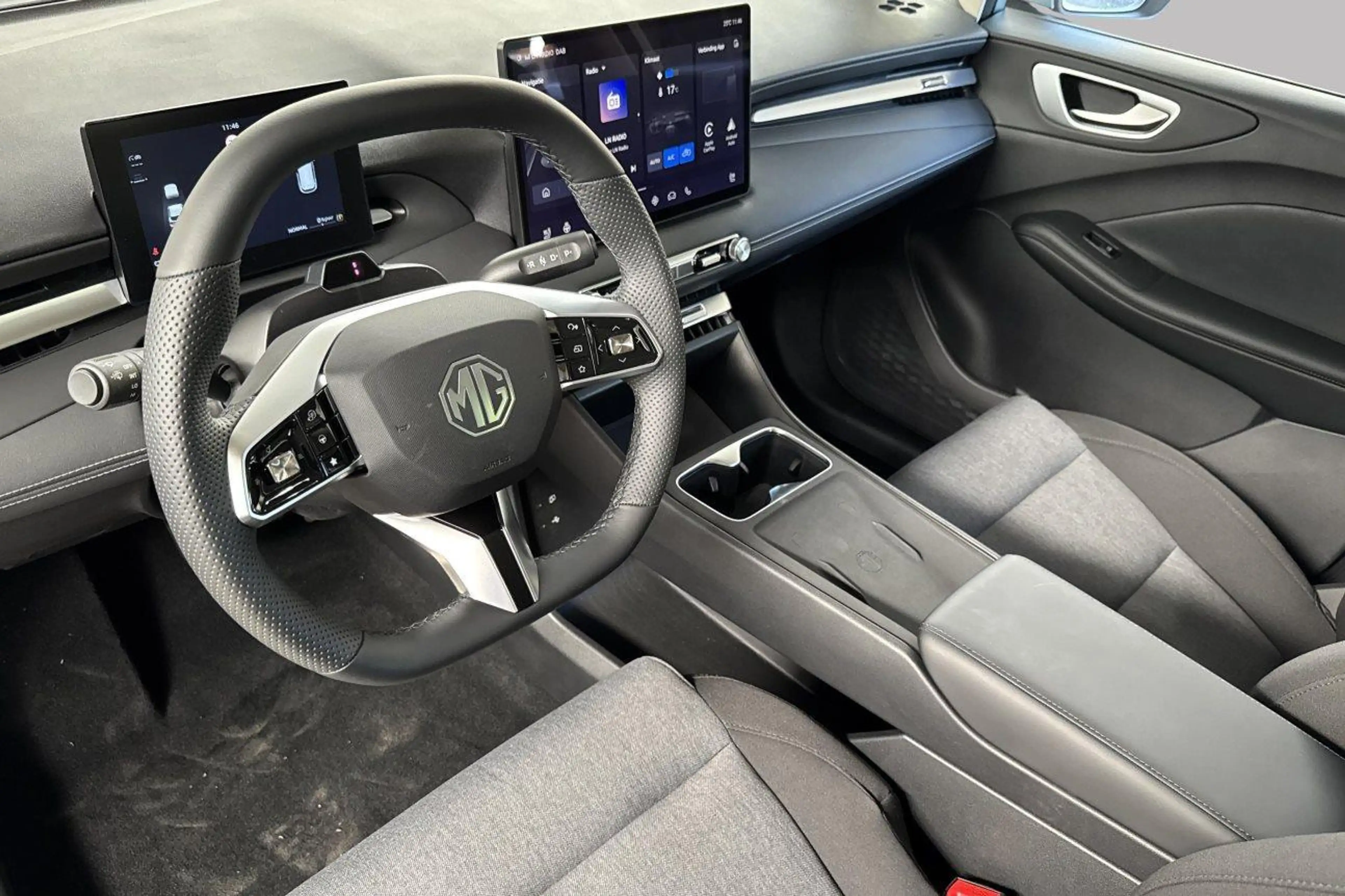 MG MG4 URBAN EV COMFORT 43 kWh — photo 9
