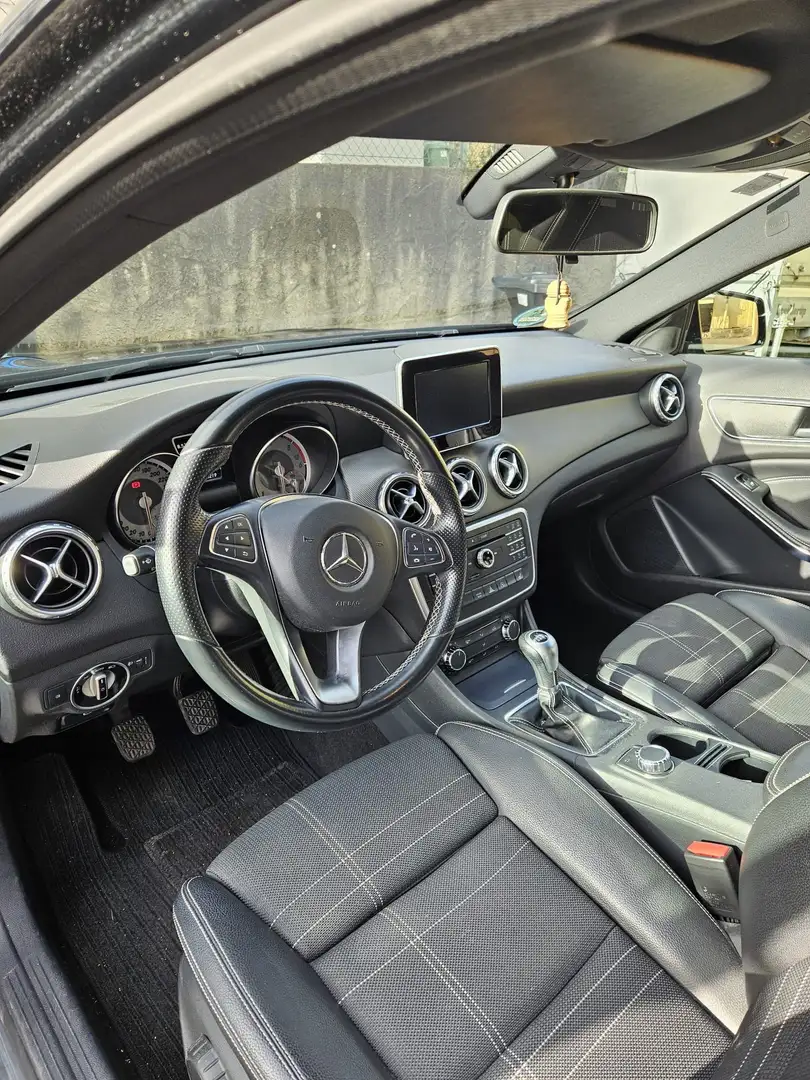 Mercedes-Benz GLA 180 (CDI) d Urban (2014-2017) Negro - 2