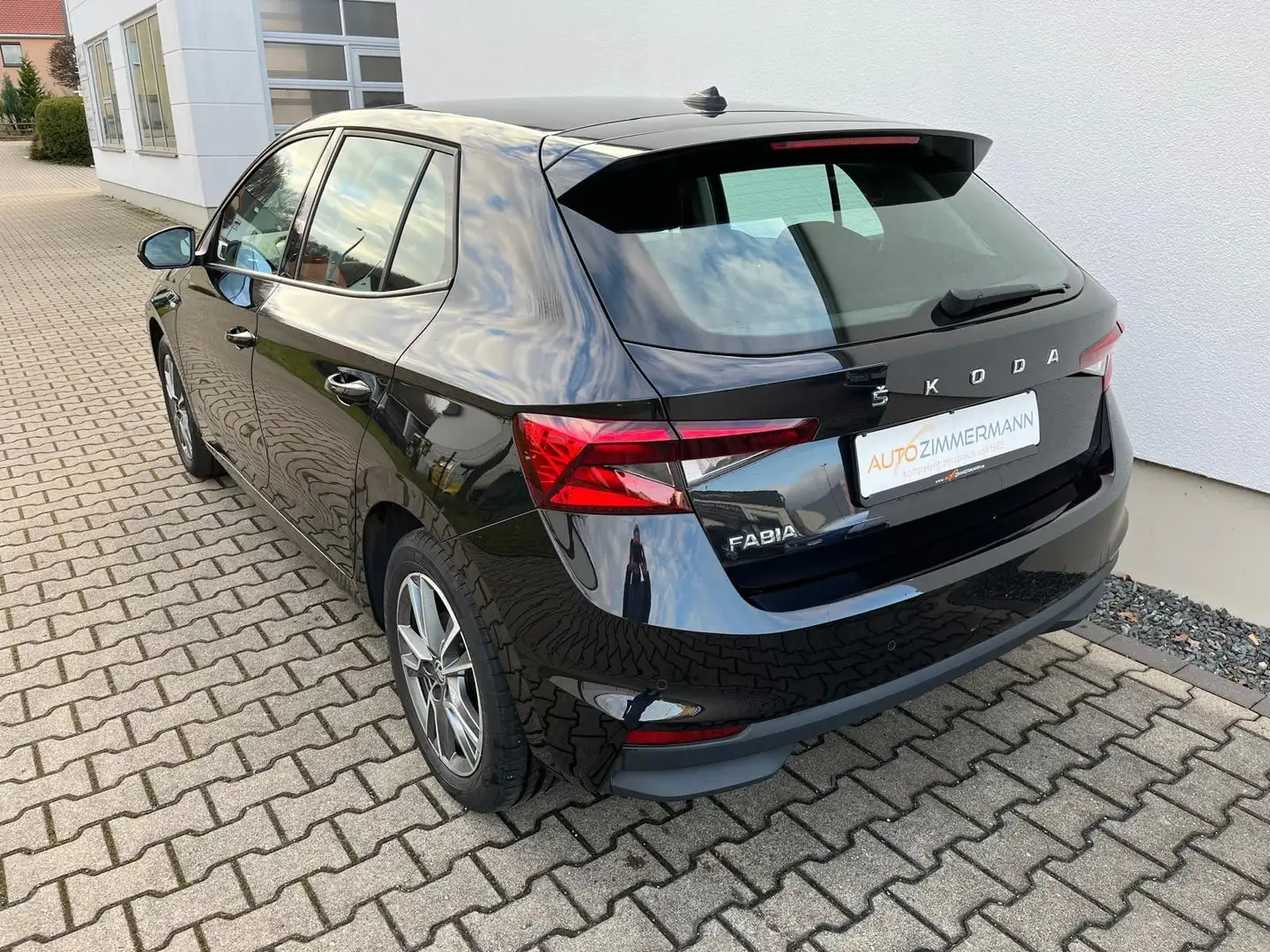 Skoda Fabia Tour DAB Parkpilot Sitzheizung LM-Felgen Schwarz - 2