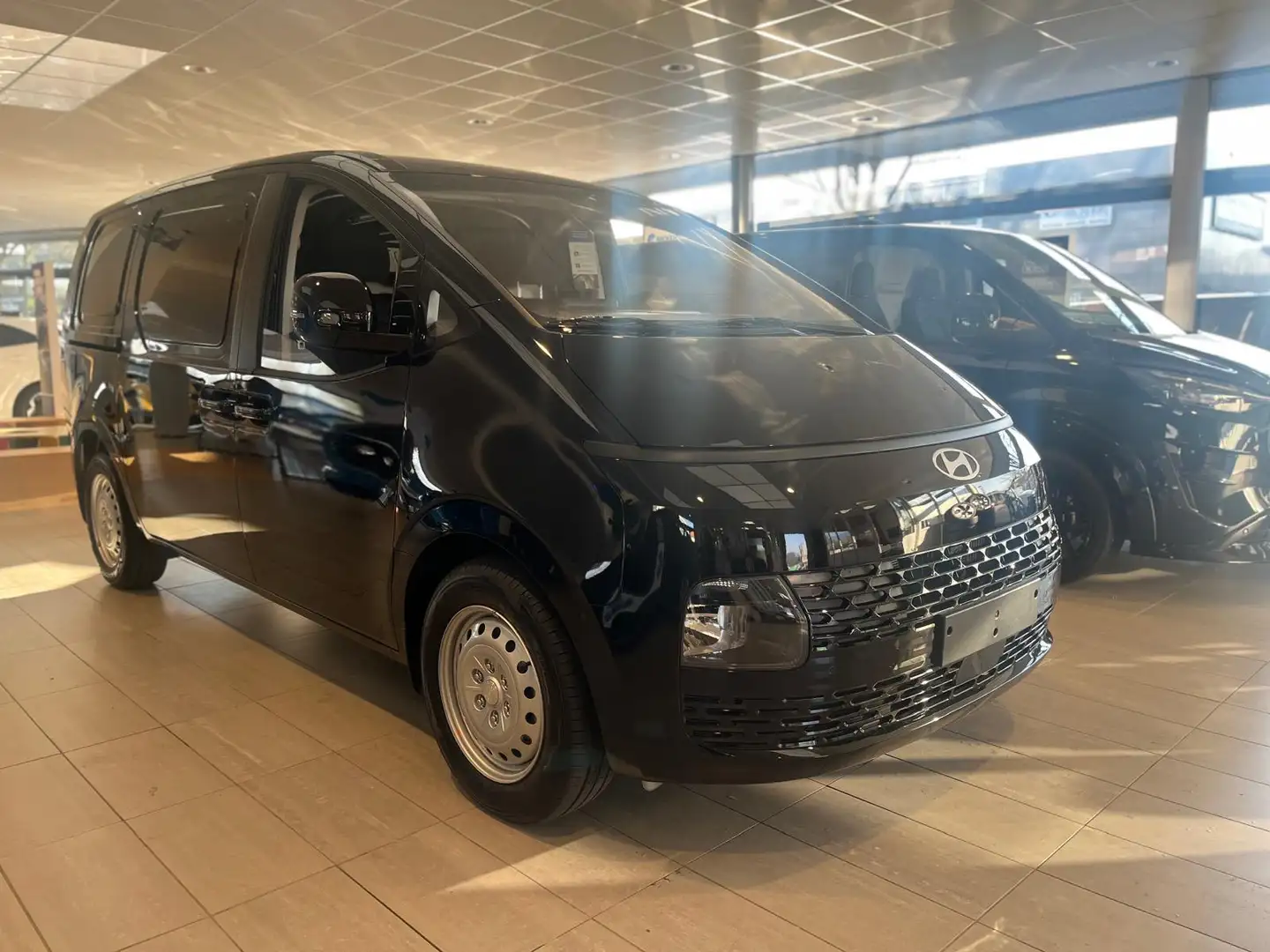Hyundai STARIA 1.6 T-GDI HEV | Voorraad, Snel Leverbaar! | BPM-Vr Zwart - 2