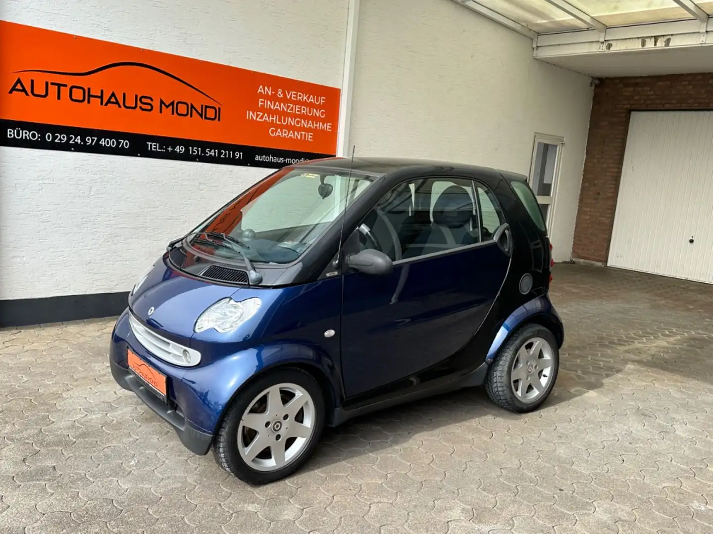 smart forTwo fortwo coupe Basis Schwarz - 1