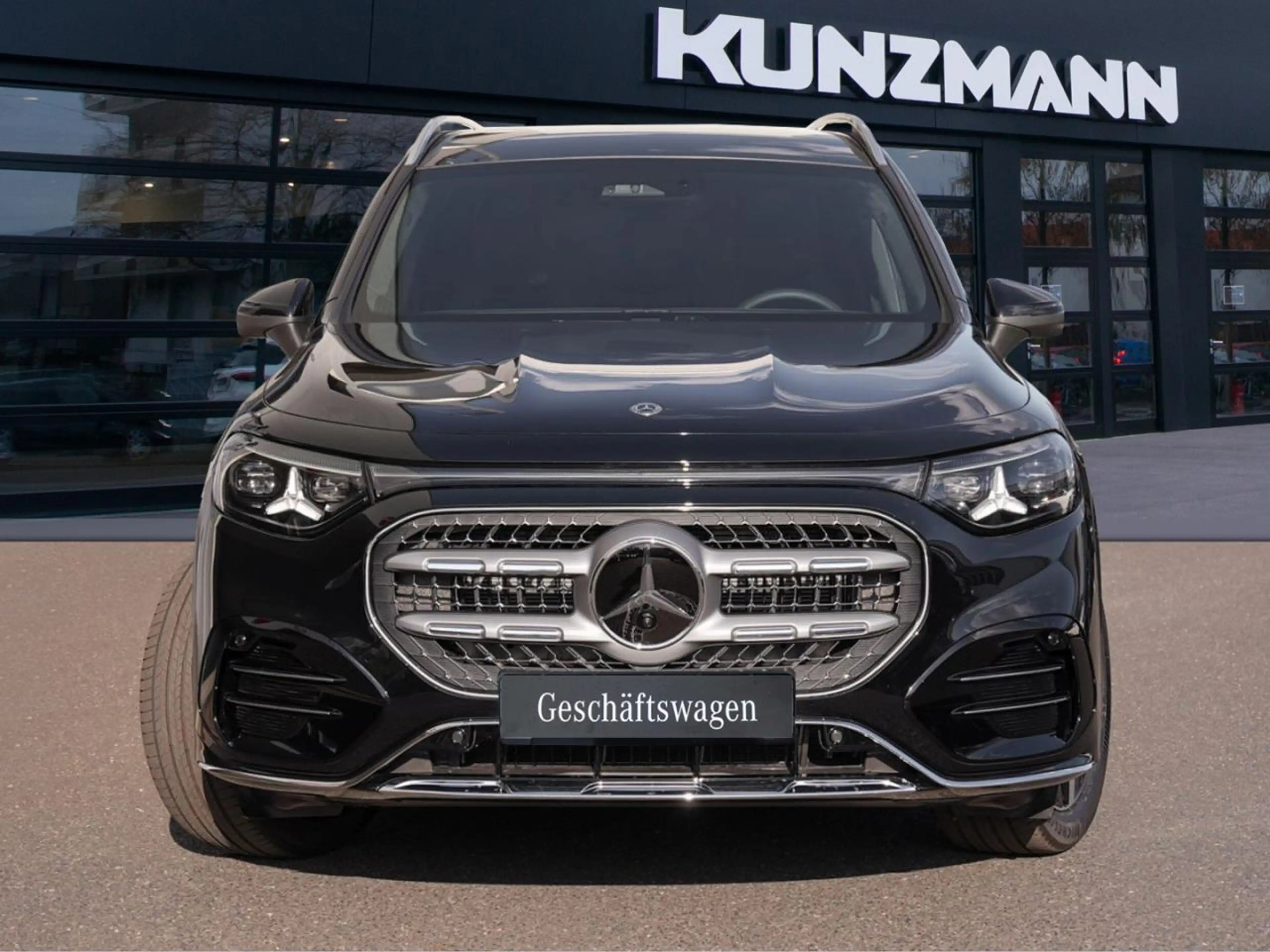 Mercedes-Benz GLB 200 AMG Distronic Panorama AHK EasyPack — photo 2