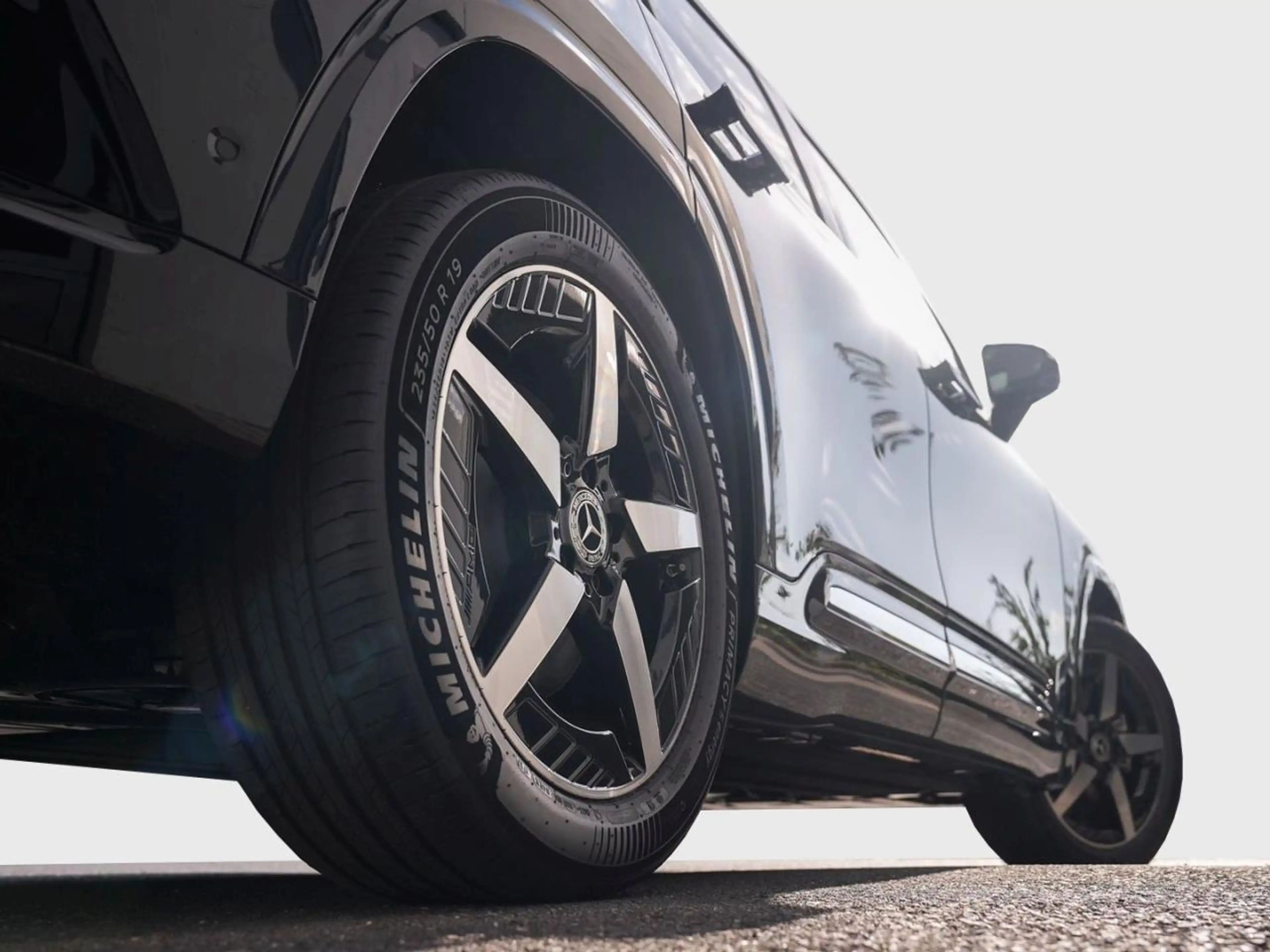 Mercedes-Benz GLB 200 AMG Distronic Panorama AHK EasyPack — photo 5