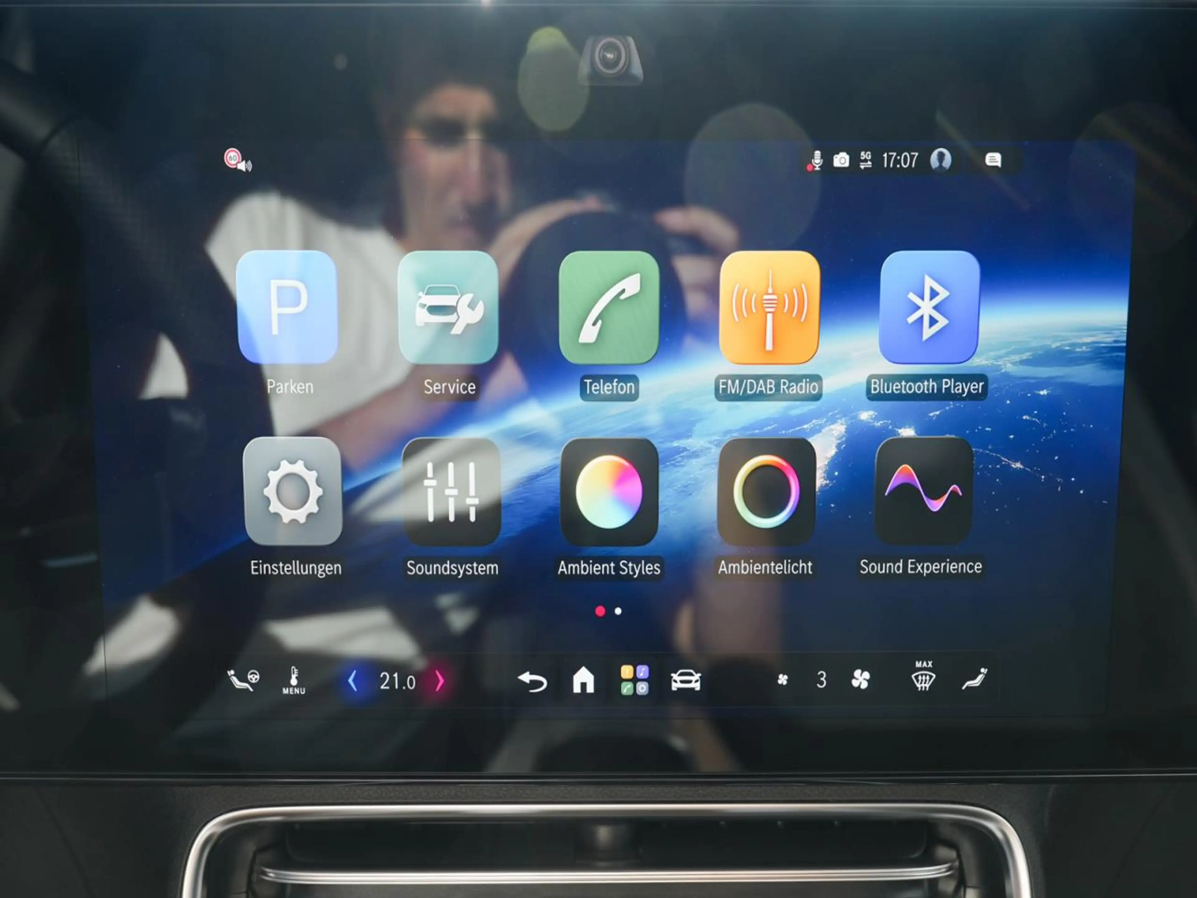 Mercedes-Benz GLB 200 AMG Distronic Panorama AHK EasyPack — photo 13