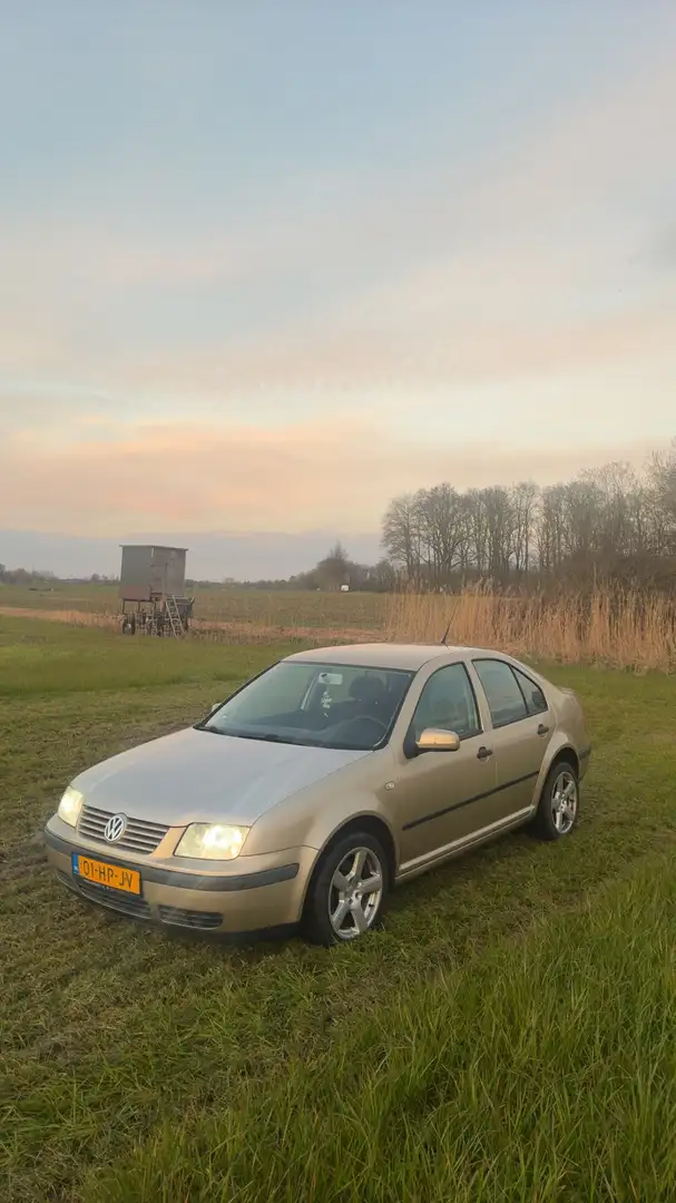 Volkswagen Bora 1.6 Trendline - 1