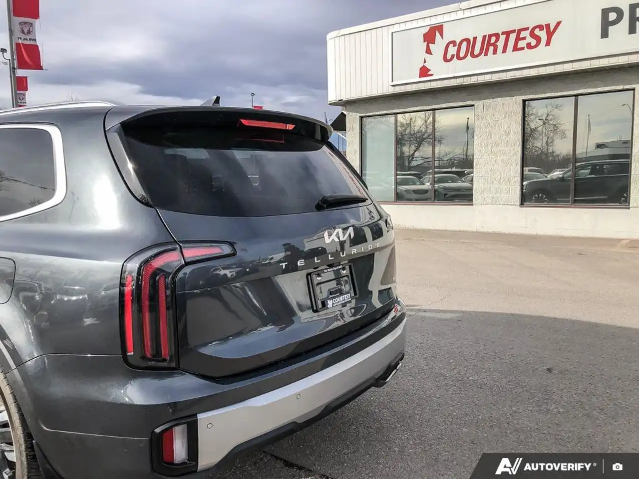 Kia Telluride снимка Kia Telluride
