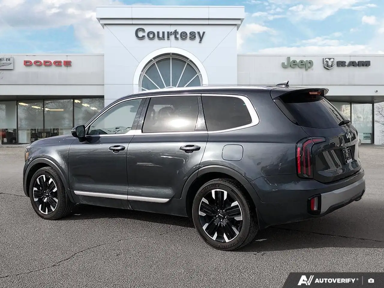 Kia Telluride снимка Kia Telluride
