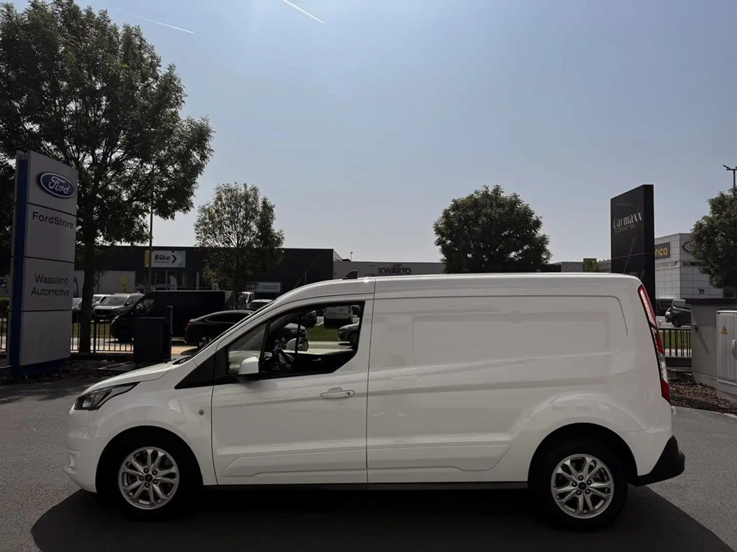 Ford Transit Connect Limited L2 - 1.5 TDCI 100pk - € 21.990,00 Excl. BT Wit - 2