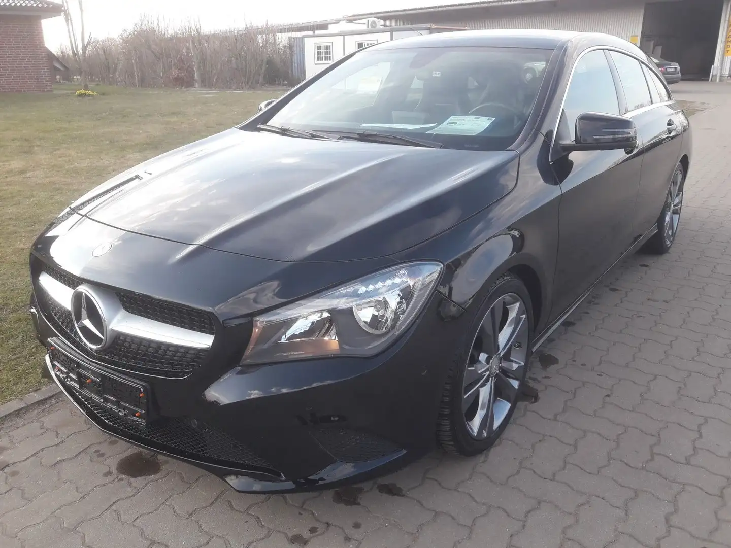 Mercedes-Benz CLA 200 Shooting Brake "Urban" +Navi+Kamera+++ Fekete - 2