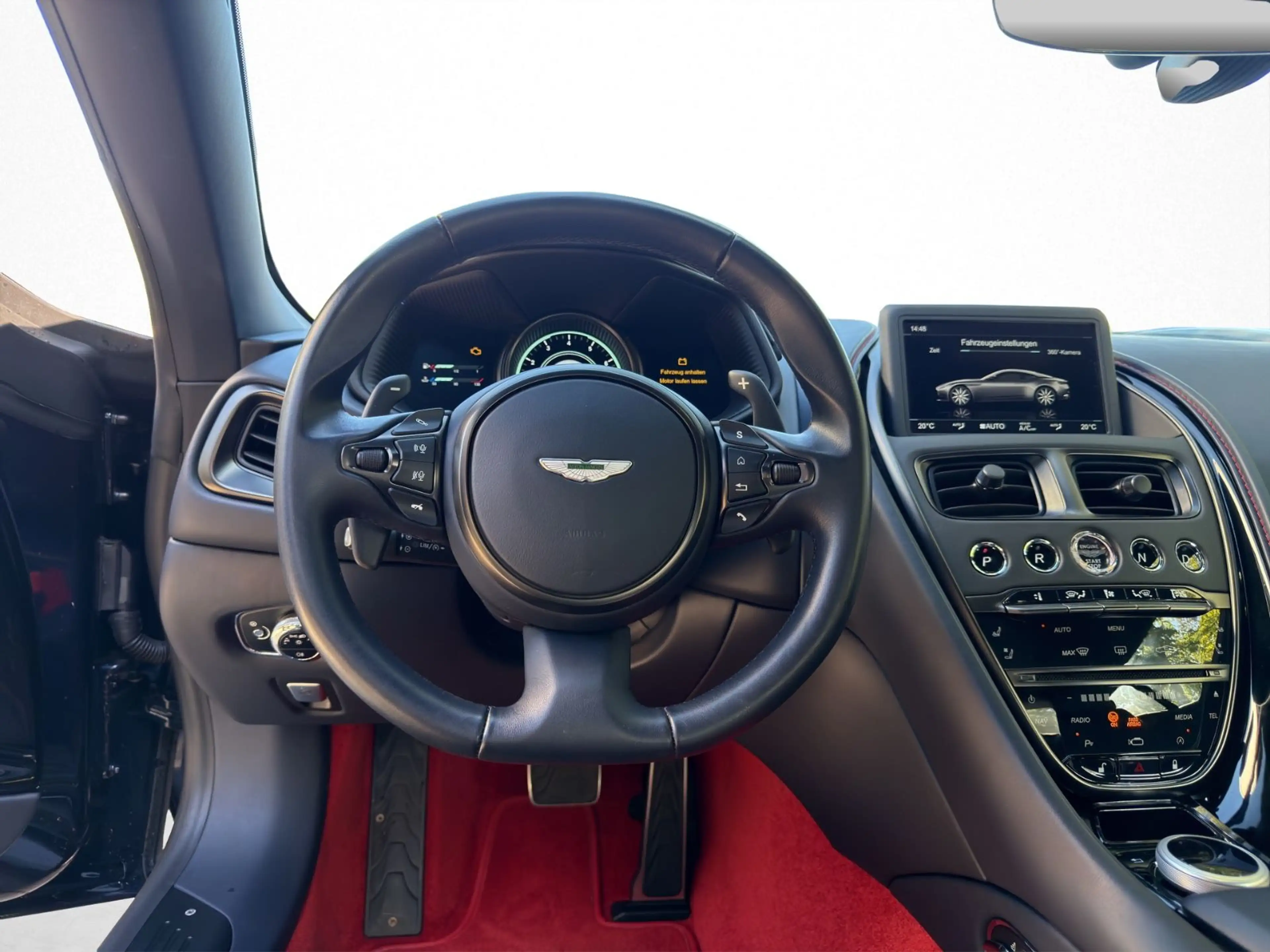 Aston Martin DB11 4.0 V8 — photo 10