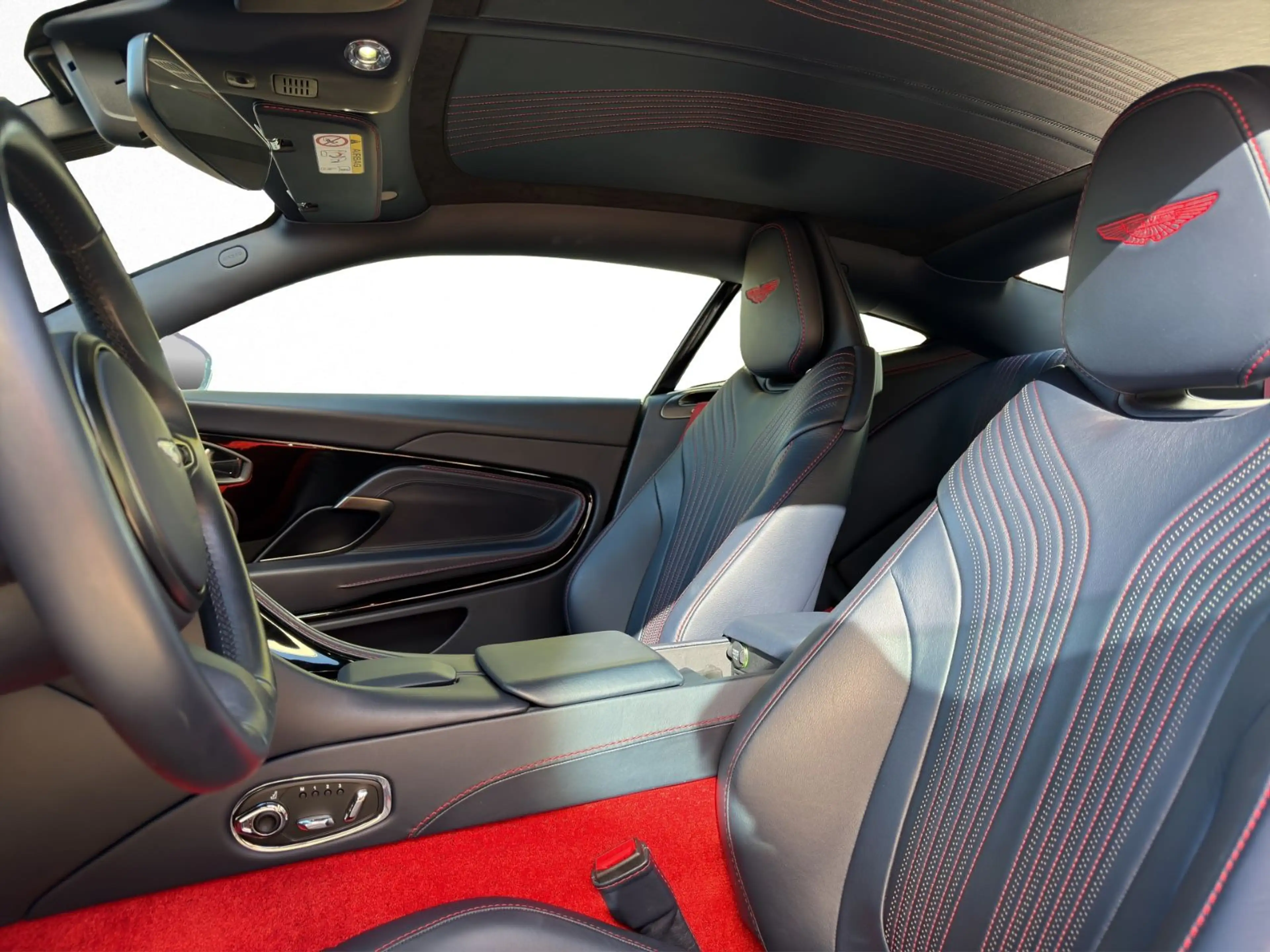 Aston Martin DB11 4.0 V8 — photo 9