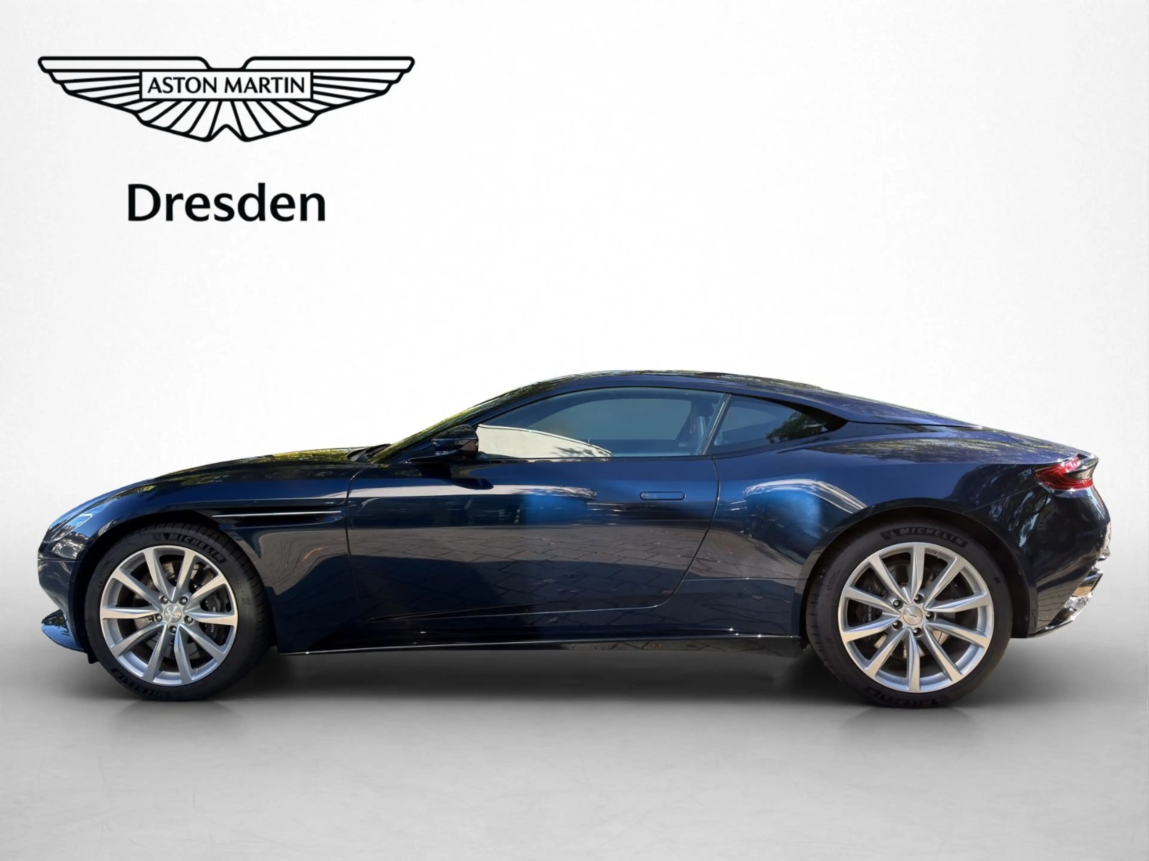 Aston Martin DB11 4.0 V8 — photo 3