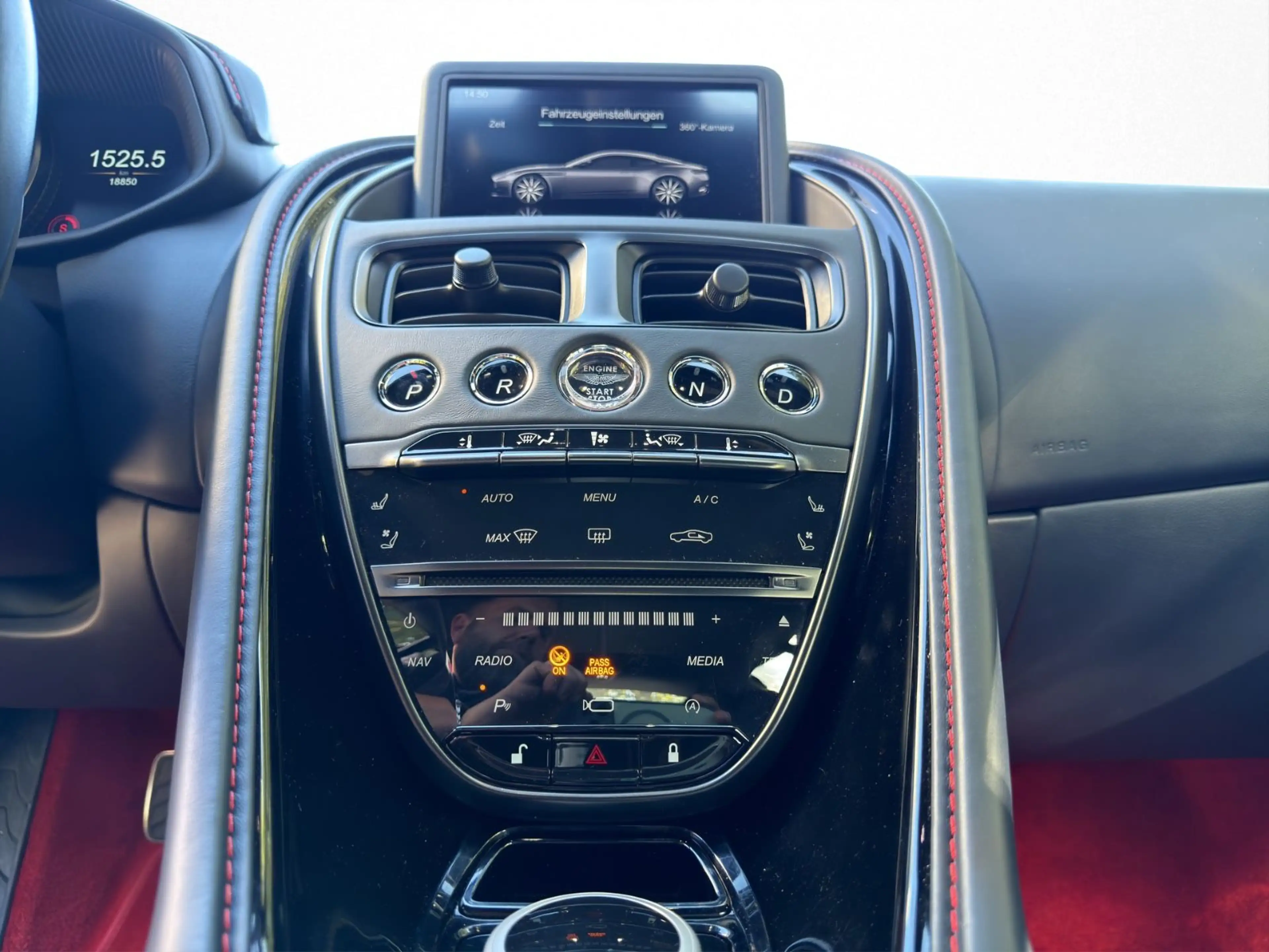 Aston Martin DB11 4.0 V8 — photo 15