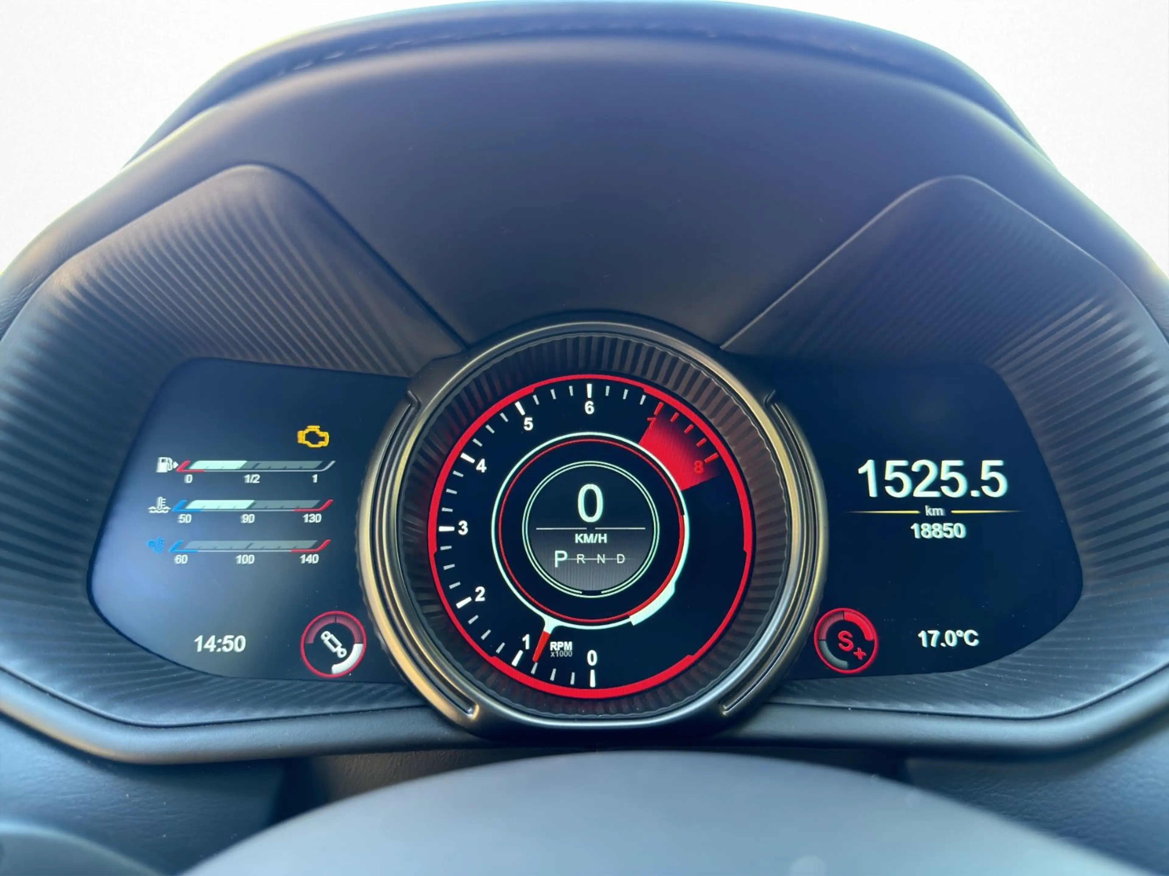 Aston Martin DB11 4.0 V8 — photo 11