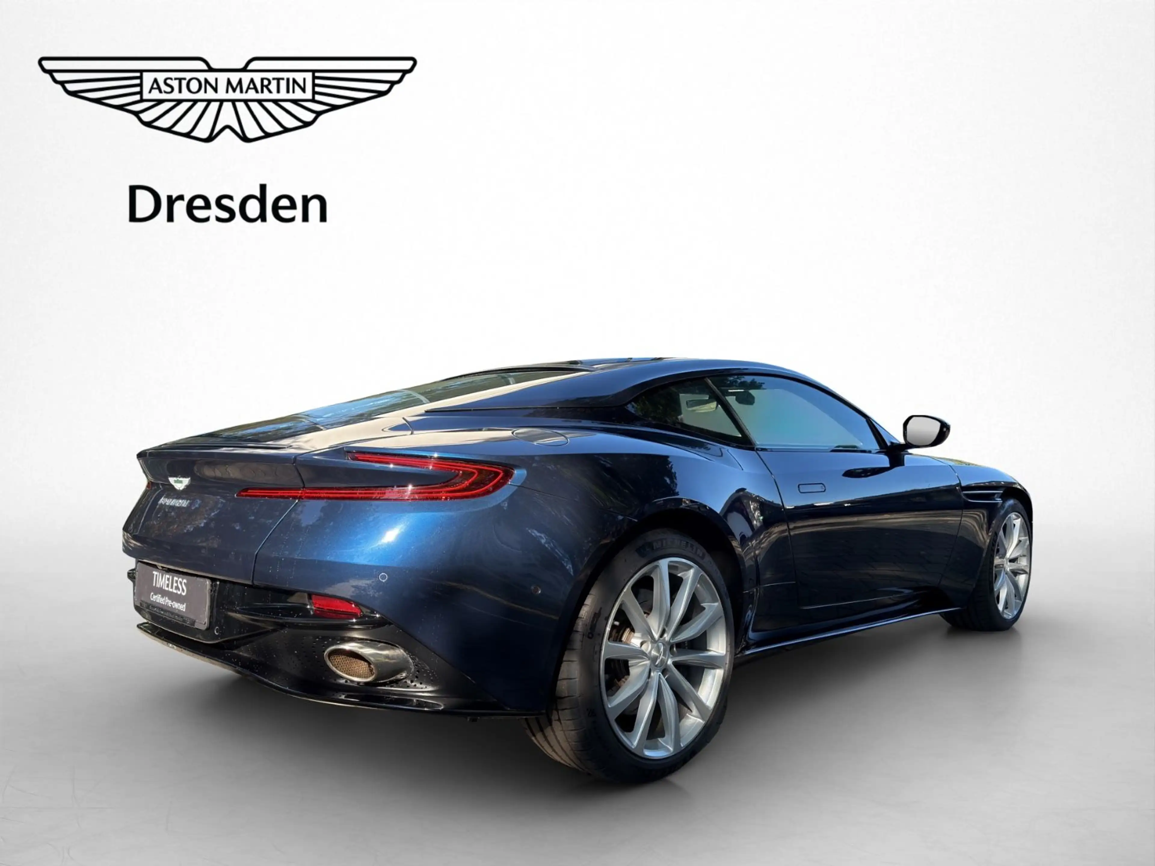 Aston Martin DB11 4.0 V8 — photo 6