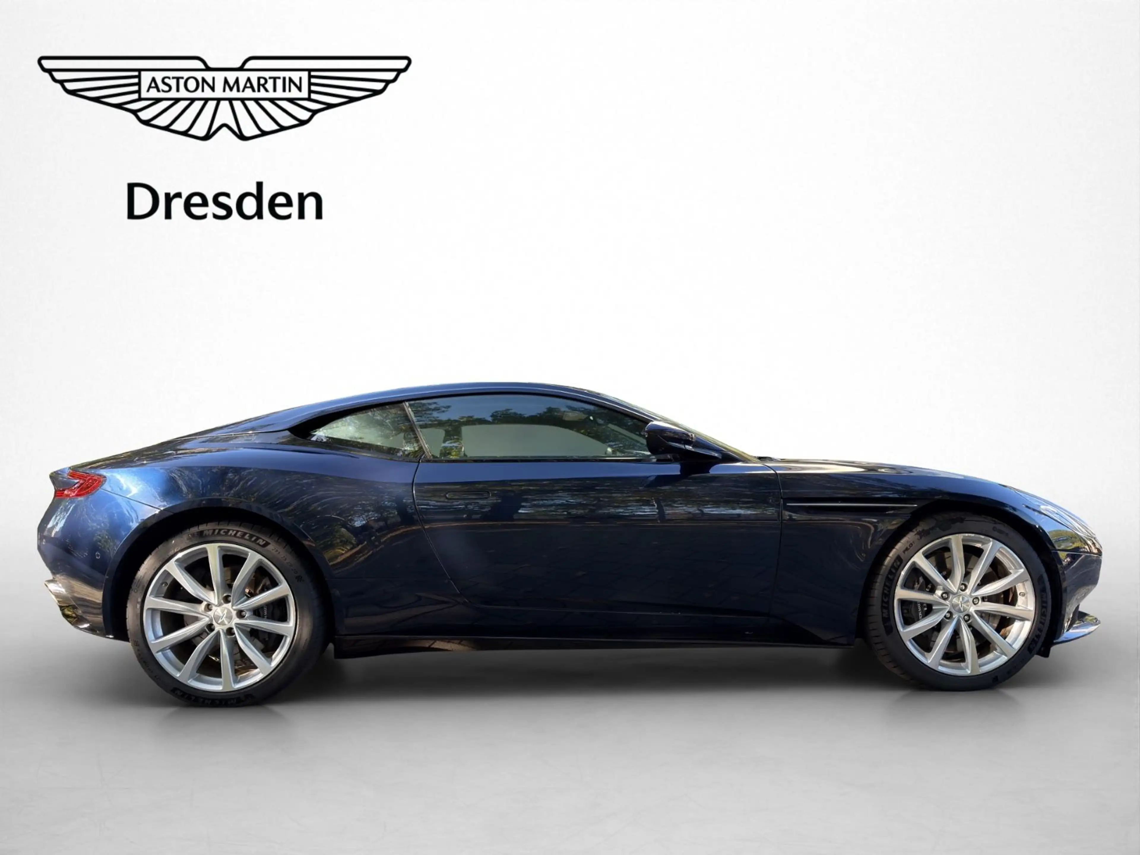 Aston Martin DB11 4.0 V8 — photo 7