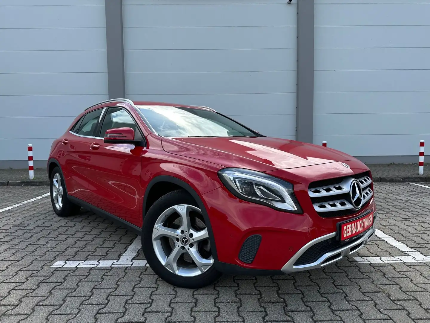 Mercedes-Benz GLA 250 URBAN-LED-NAVI-SHZ-TEILLEDER Rot - 2