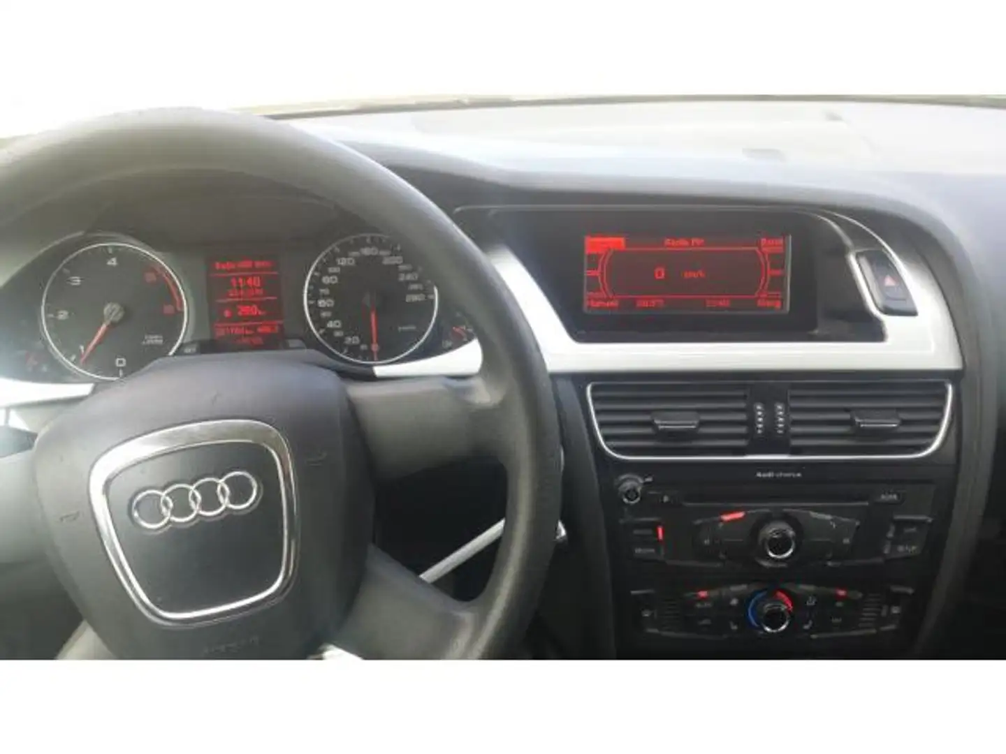Audi A4 Avant 2.0 TDI DPF Ambiente Plateado - 2