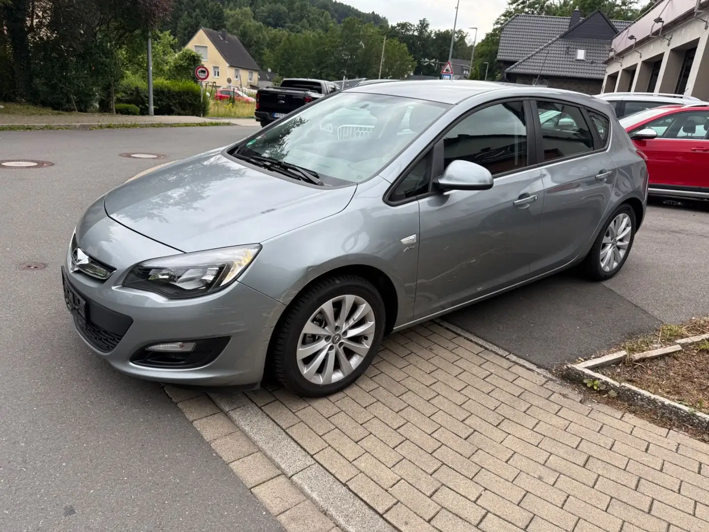 Opel Astra J Lim. 5-trg. Active  1.Hand,wenig Km.30. Silber - 1