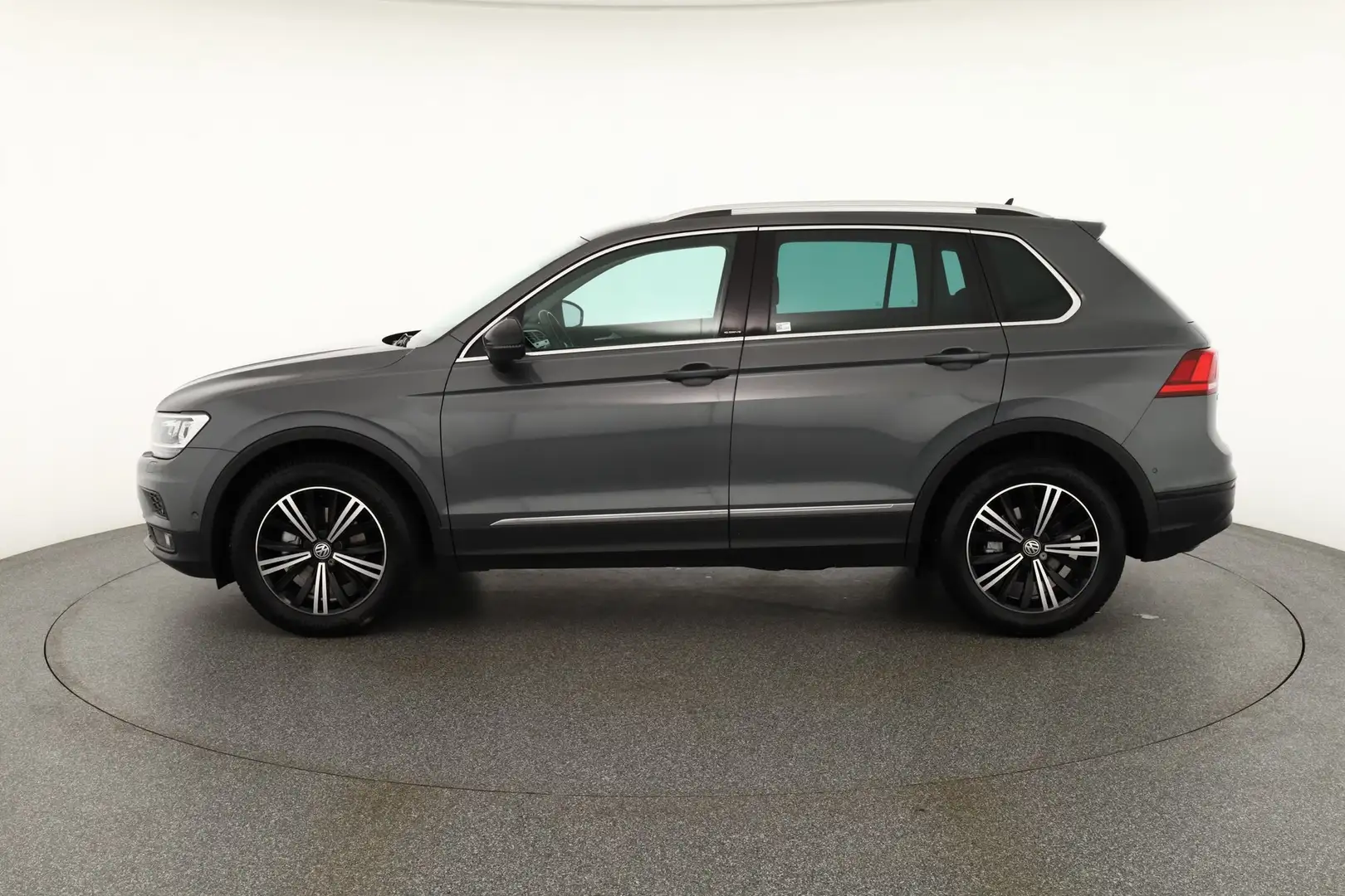 Volkswagen Tiguan 2.0 TDI 4M IQ.DRIVE AHK ACC LED Navi TSA Grijs - 2