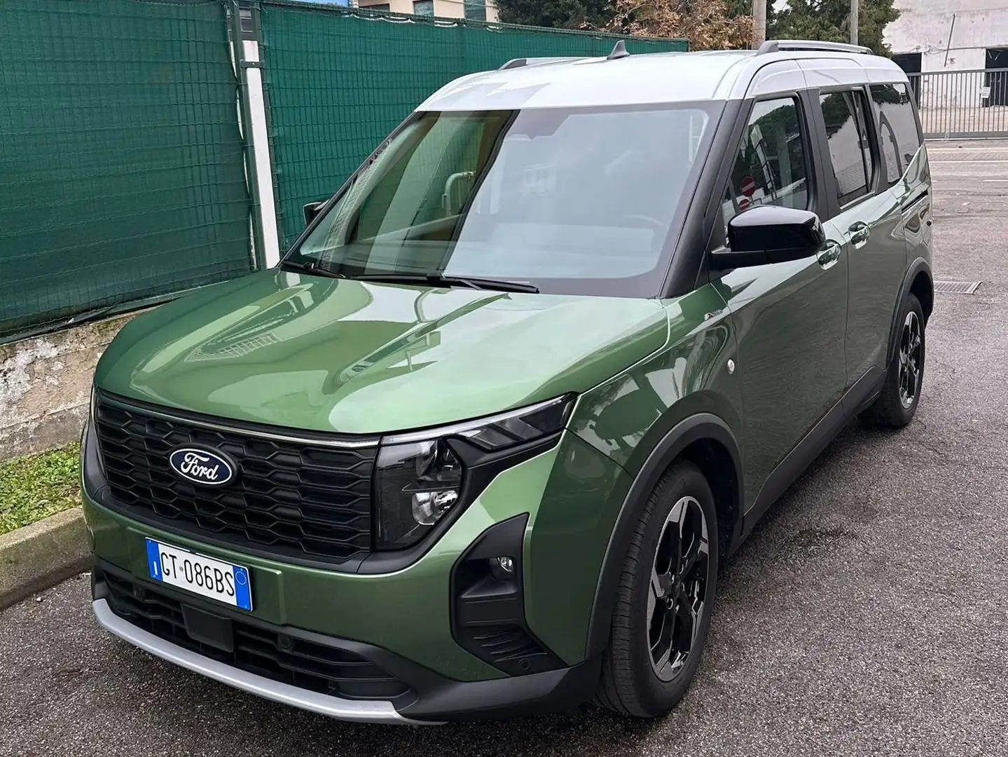 Ford Tourneo Courier Active Verde - 2