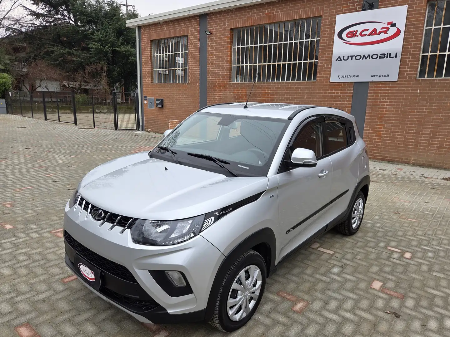 Mahindra KUV100 KUV100 1.2 K6+ GPL 87cv m-bifuel - UNICO PROPR. Argento - 1