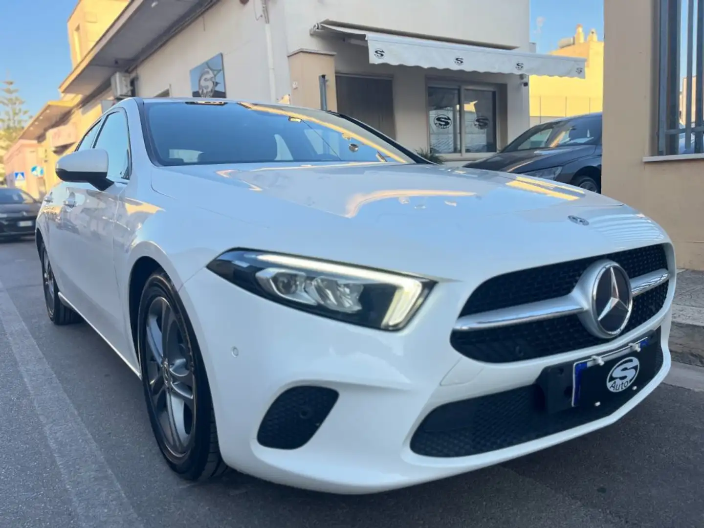 Mercedes-Benz A 180 d Automatic Sport Weiß - 2