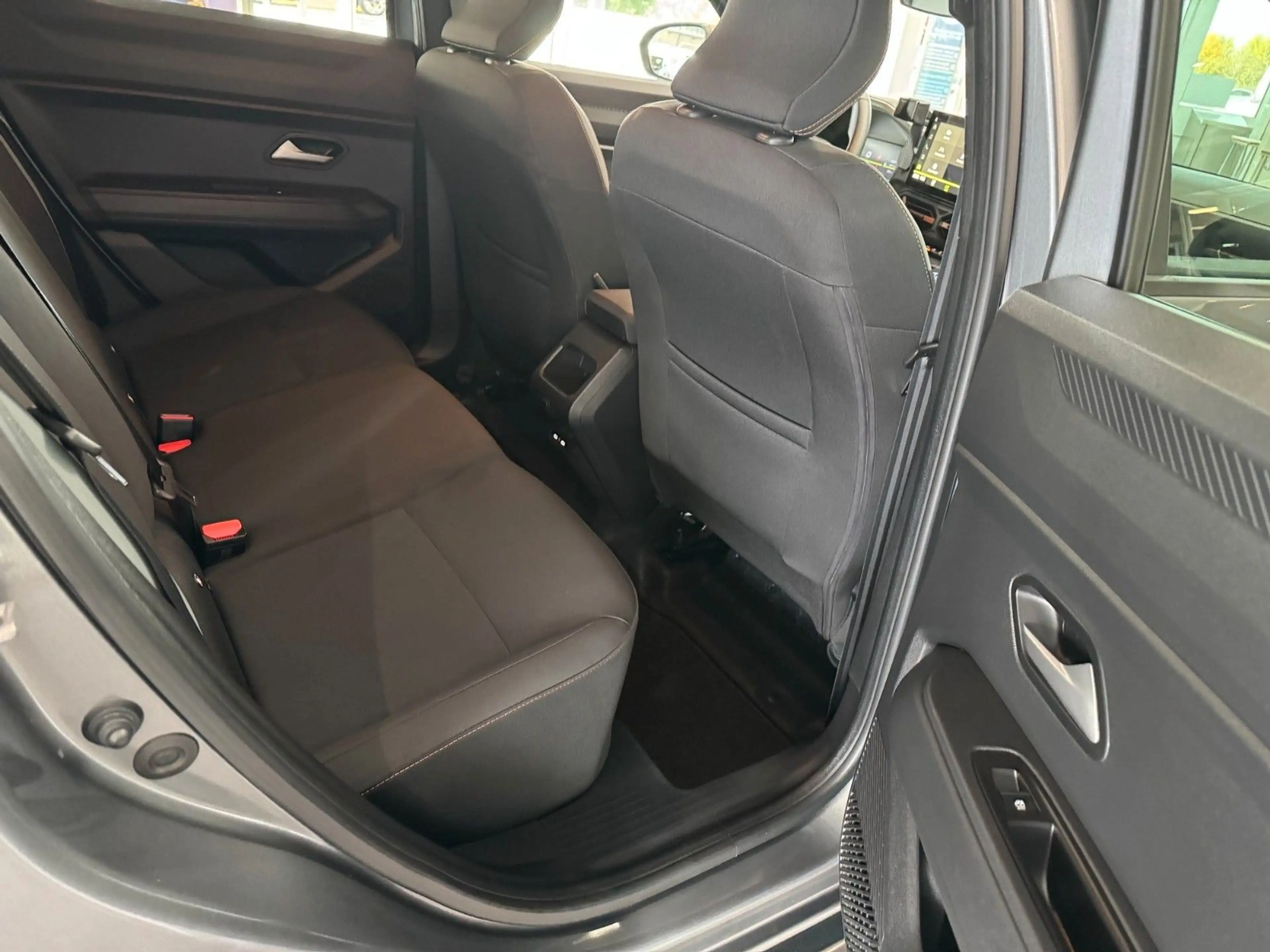 Dacia Duster III TCe 130 Extreme — photo 14