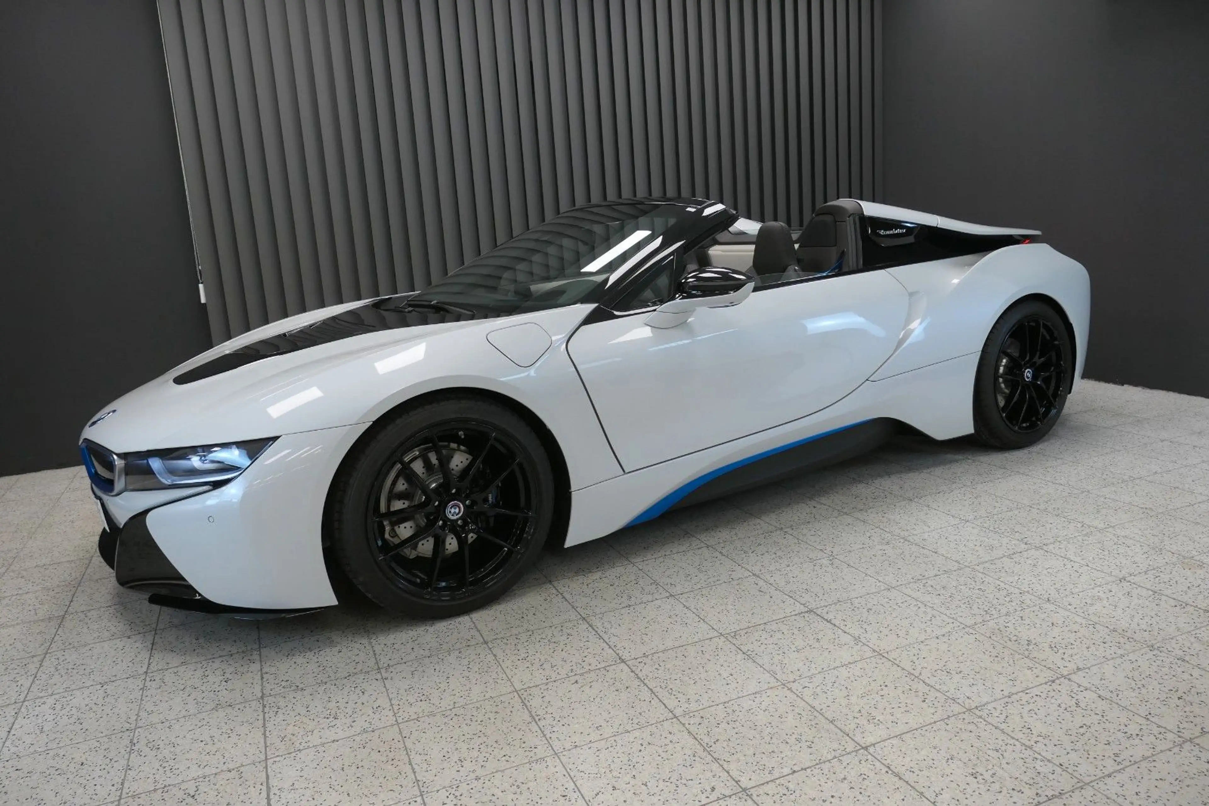 BMW i8 Roadster 1000km Sammlerzustand — photo 11