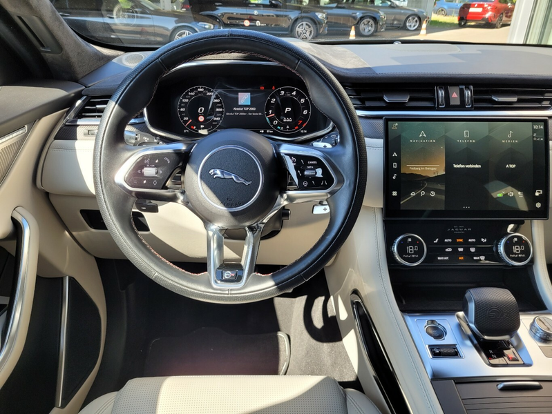 Jaguar F-Pace P550 AWD SVR*HUD*PANO*22"-Zoll* — photo 7