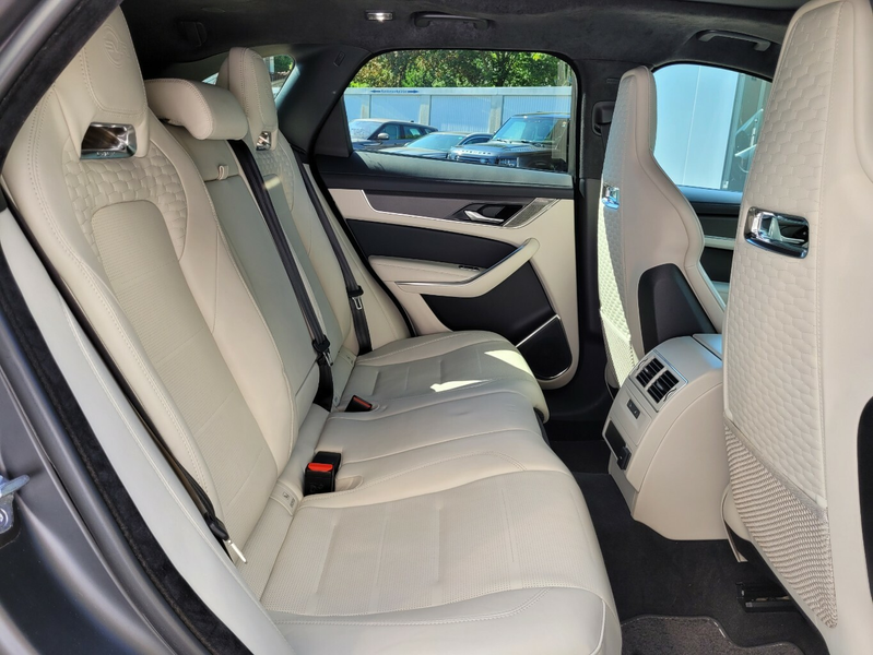 Jaguar F-Pace P550 AWD SVR*HUD*PANO*22"-Zoll* — photo 12