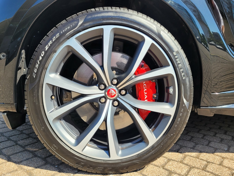 Jaguar F-Pace P550 AWD SVR*HUD*PANO*22"-Zoll* — photo 6