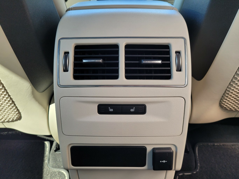 Jaguar F-Pace P550 AWD SVR*HUD*PANO*22"-Zoll* — photo 13
