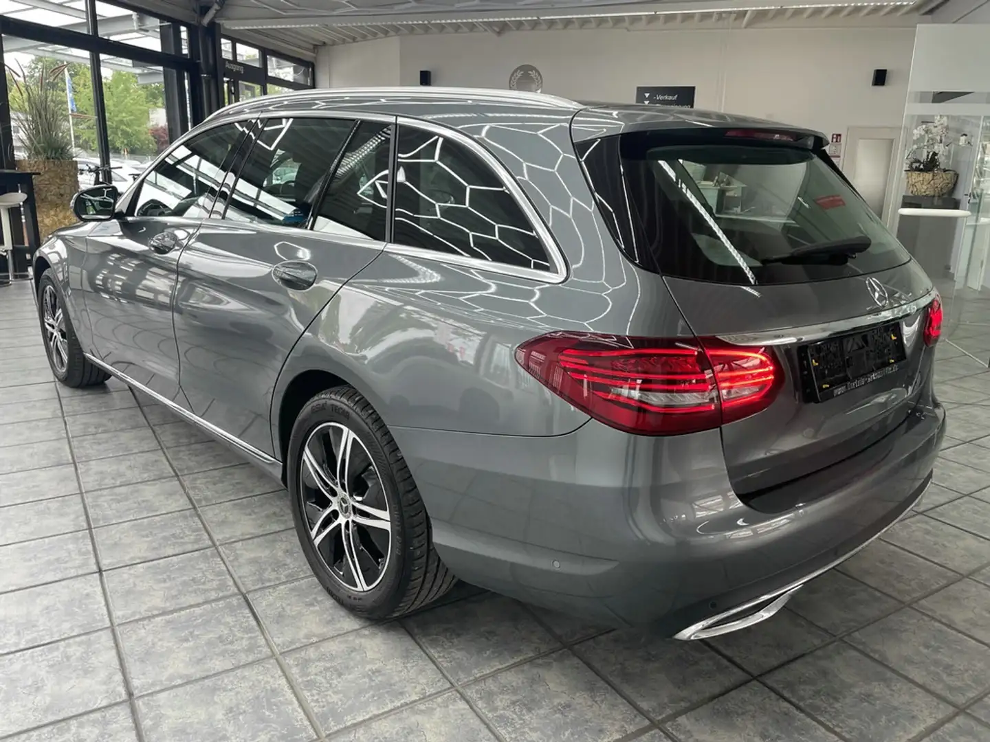 Mercedes-Benz C 180 T d Avantgarde, 1.Hand, LED, 9G, ACC, Navi Grau - 2