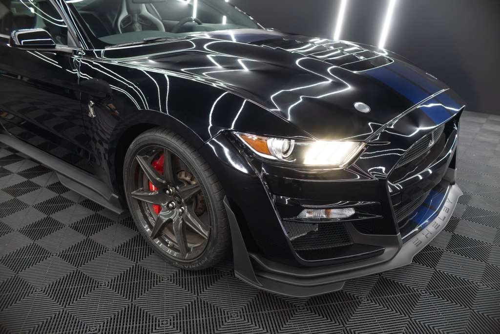 Ford Mustang Shelby V8 5.2 GT500 - foto 1
