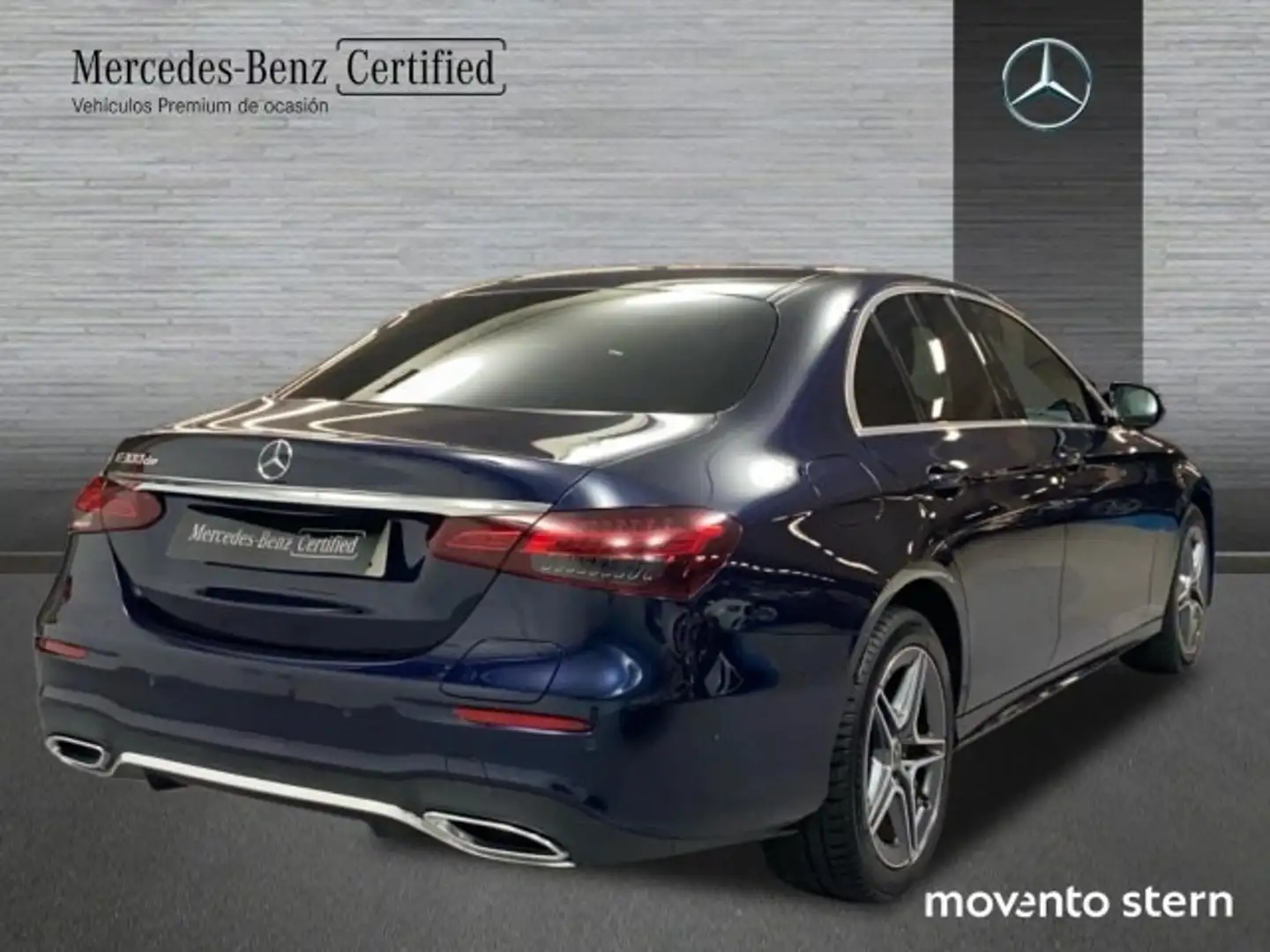 Mercedes-Benz E 300 de Bleu - 2