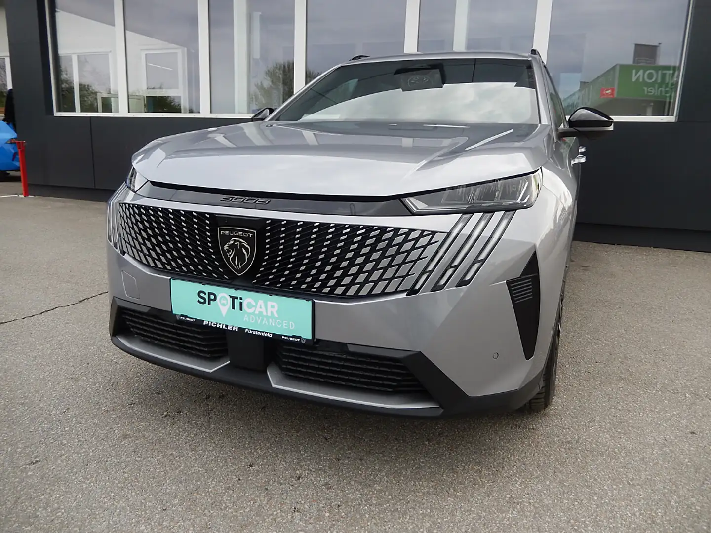 Peugeot 5008 mHEV Allure 145 e-DCS6 Aut. Silber - 1