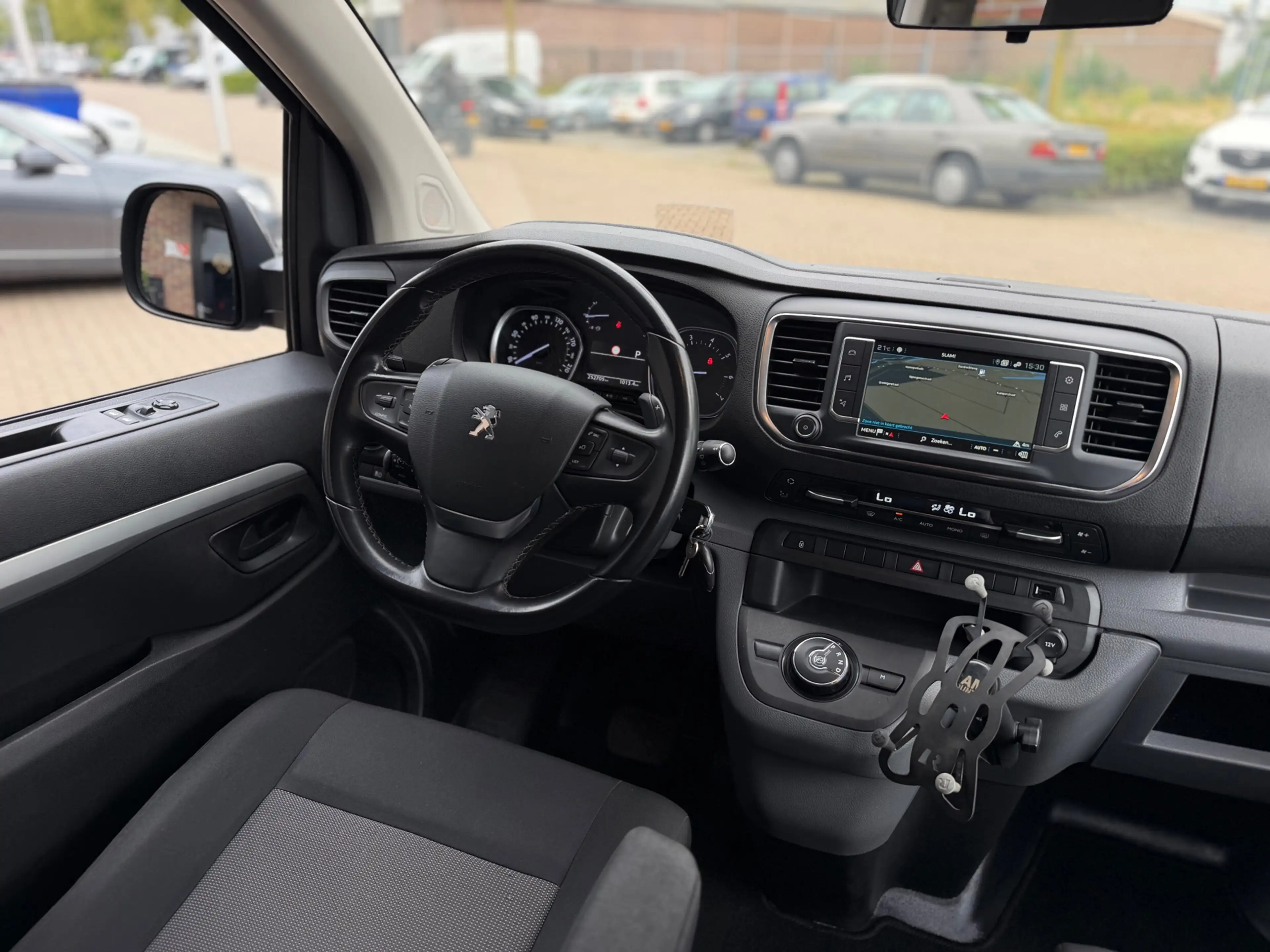 Peugeot Expert 2.0 BlueHDI Automaat 177PK 180 Extra Long Asphalt — photo 2