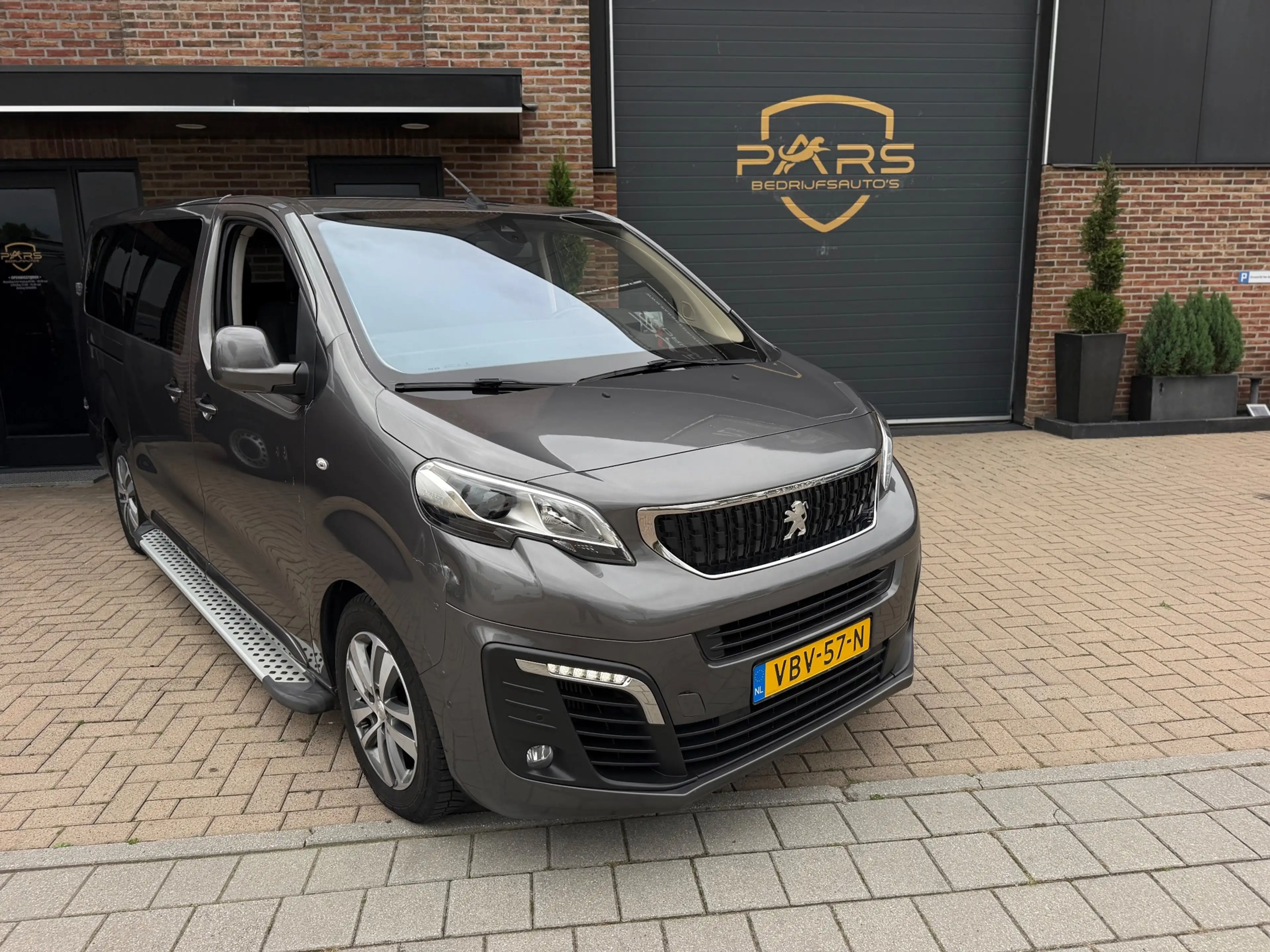 Peugeot Expert 2.0 BlueHDI Automaat 177PK 180 Extra Long Asphalt — photo 9