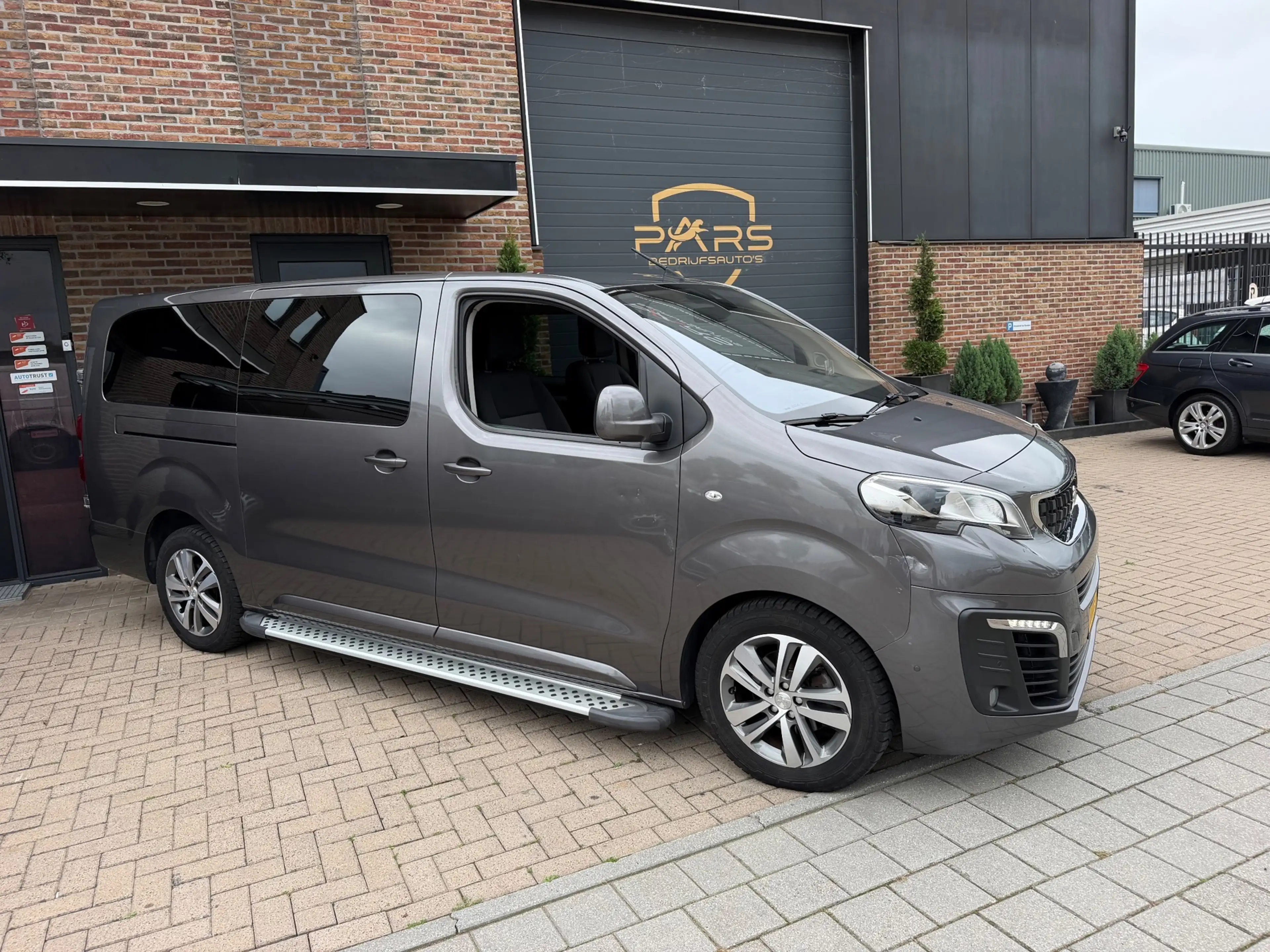 Peugeot Expert 2.0 BlueHDI Automaat 177PK 180 Extra Long Asphalt — photo 10
