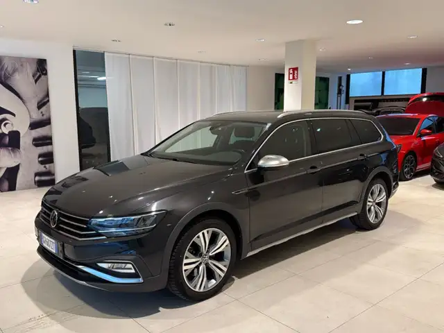 Volkswagen Passat Alltrack 2.0 TDI 200cv 4MOTION DSG FariLED Keyless