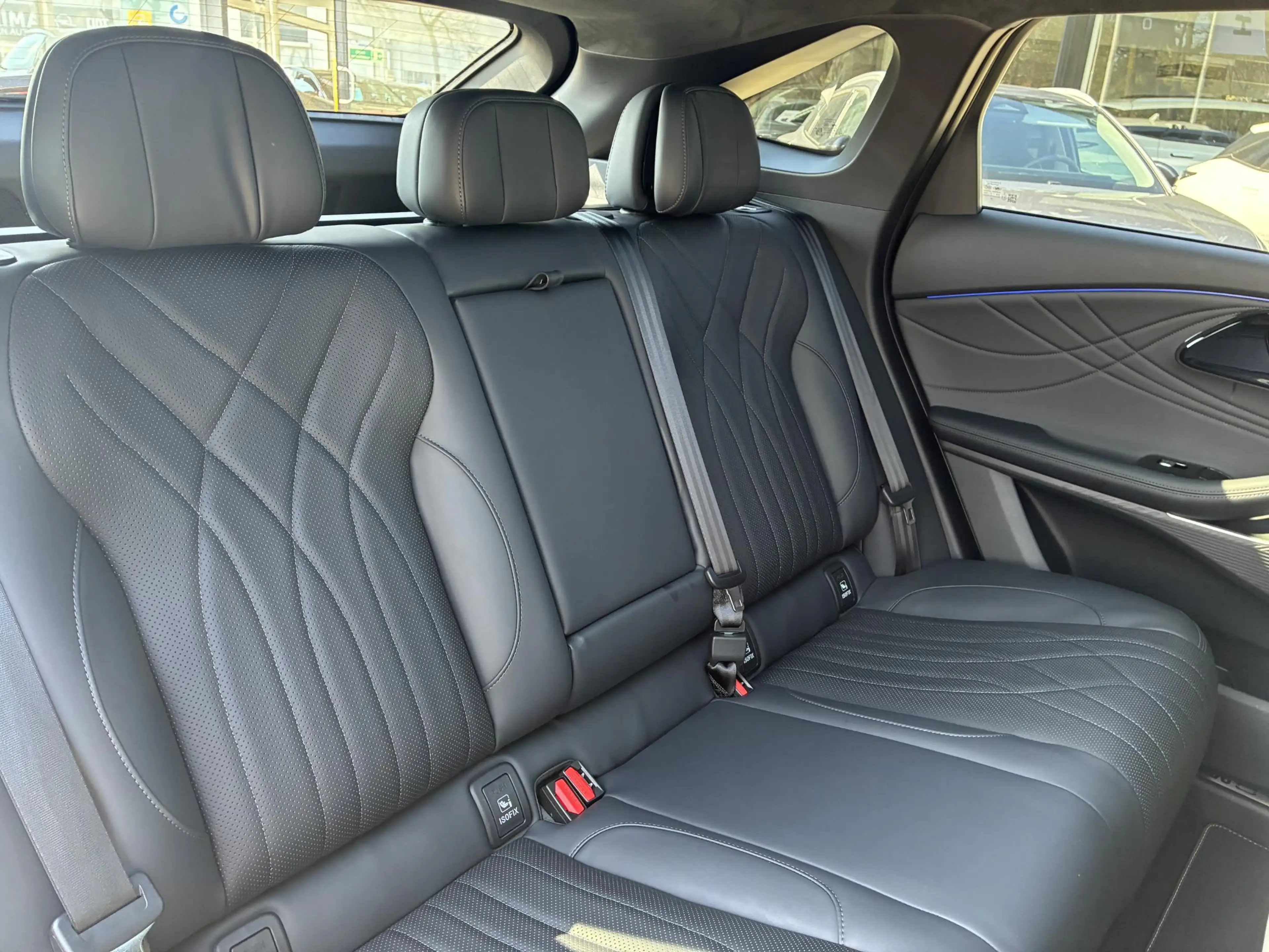 Omoda 9 1.5T-GDi SHS-P Premium 5p SHS Plug-in Hybride AWD — photo 13